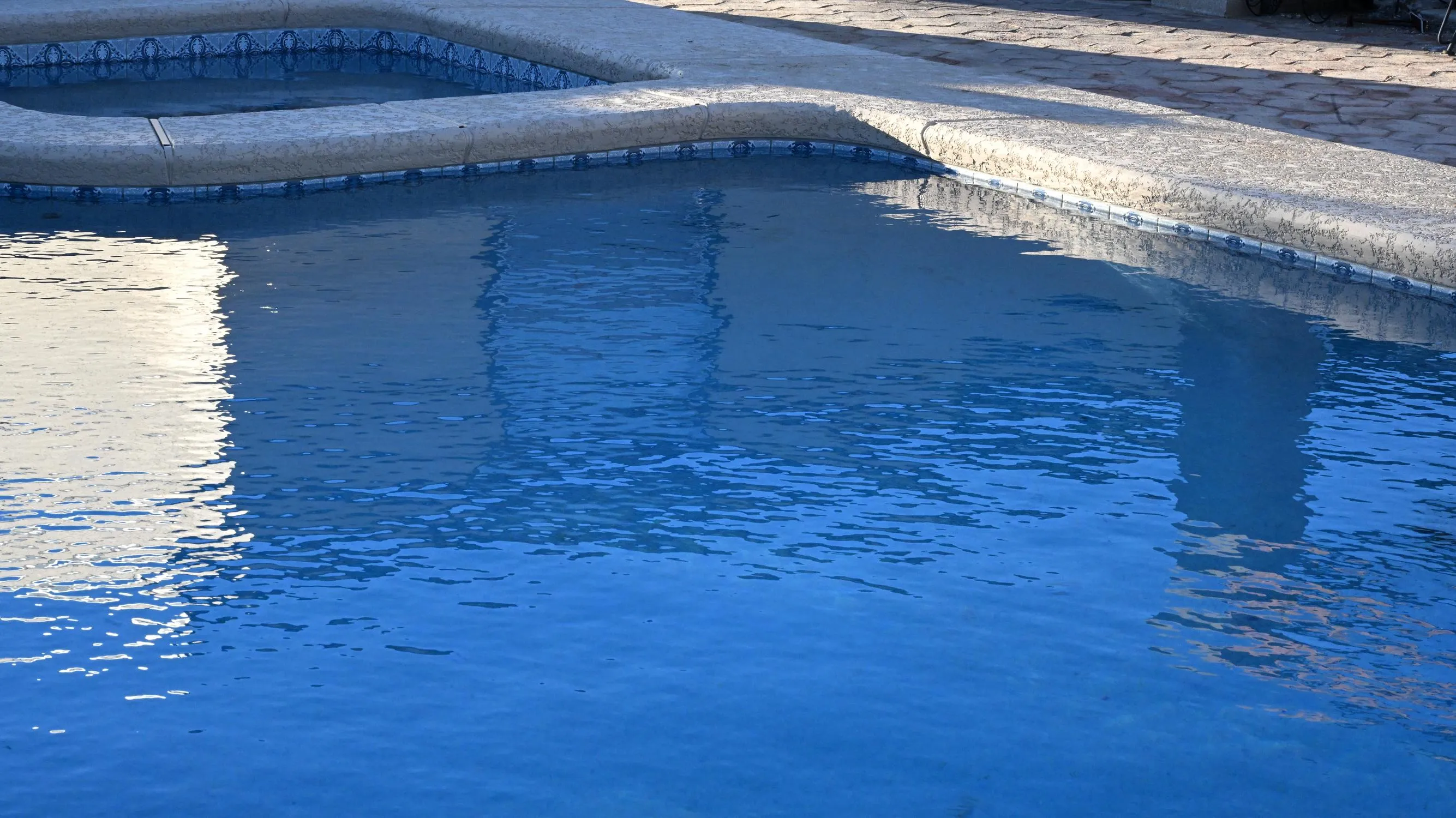 Custom pool and spa with concrete decking in Tucson by Sorce Signature Outdoors